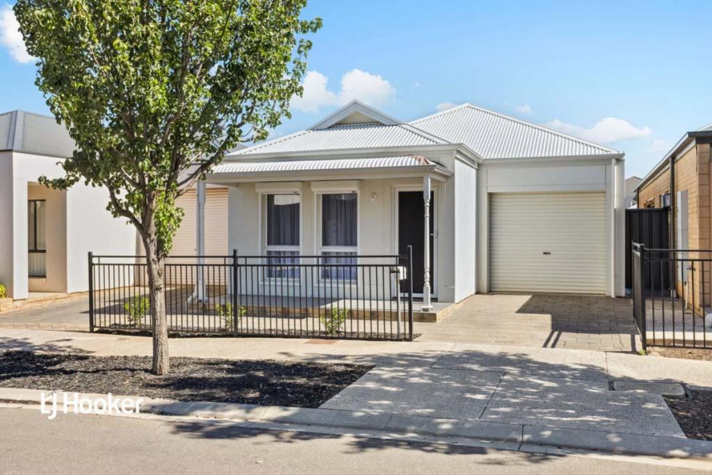 9 Hinckley St, Blakeview, SA 5114