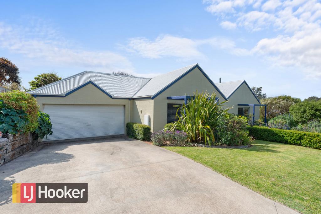 55 Lakeside Dr, Lake Tyers Beach, VIC 3909