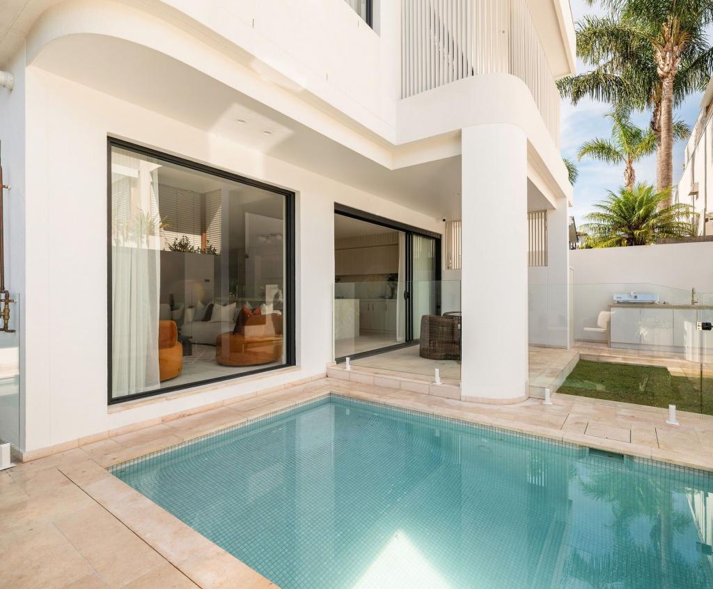 35 Gilgandra Rd, North Bondi, NSW 2026