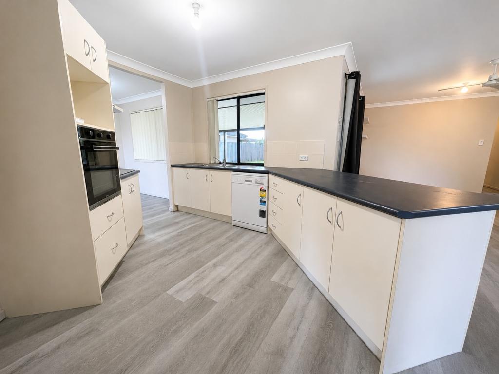 21 Pialba Downs Dr, Eli Waters, QLD 4655