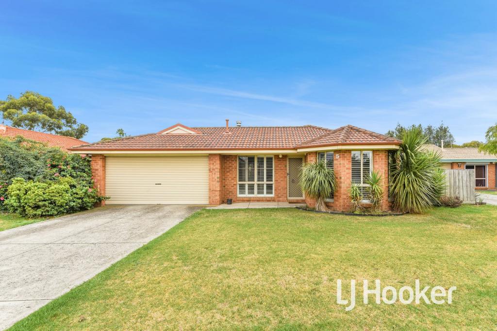 5 MARK PL, PAKENHAM, VIC 3810