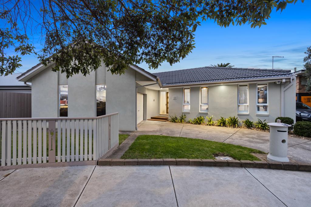 18 HARRINGTON ST, ALTONA, VIC 3018