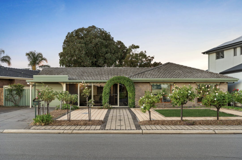 10 Settlers Dr, West Lakes, SA 5021