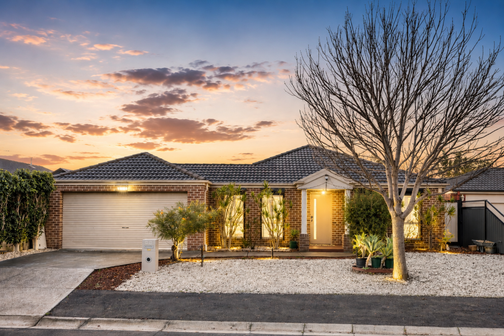 10 BALFOUR CL, POINT COOK, VIC 3030