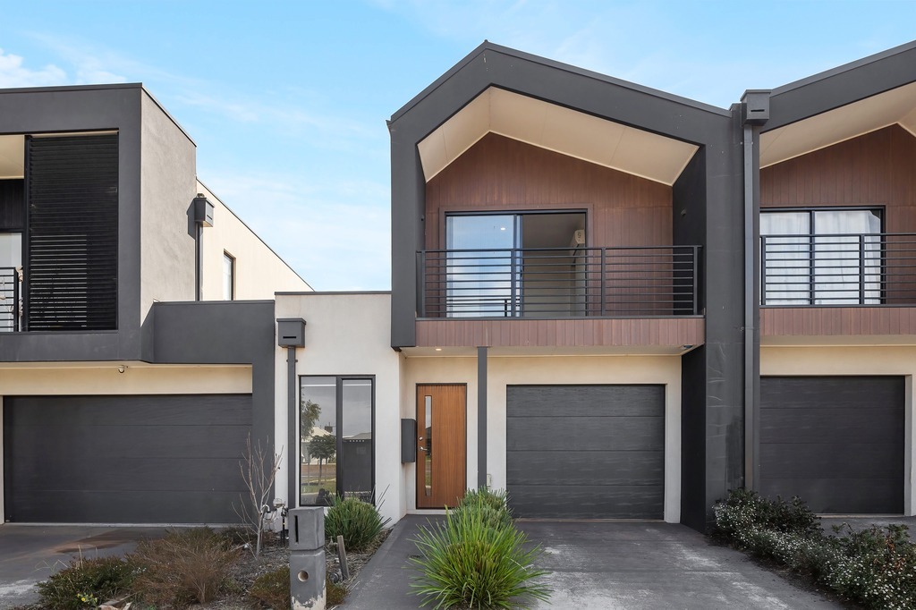 28 BECONTREE CRES, STRATHTULLOH, VIC 3338
