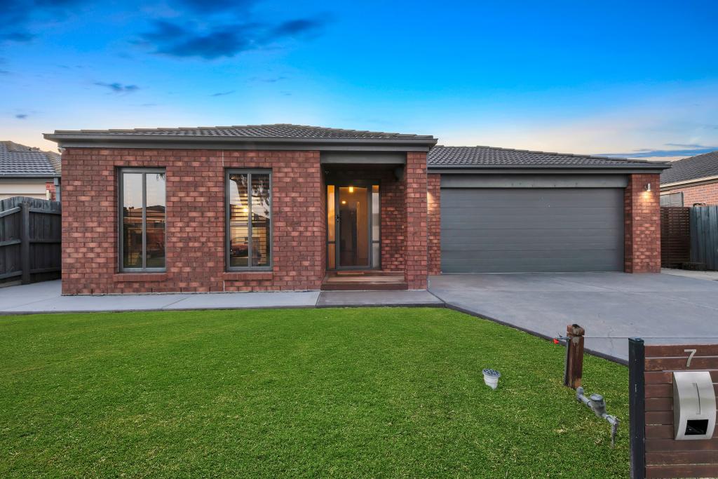 7 Caropepe Ave, Pakenham, VIC 3810