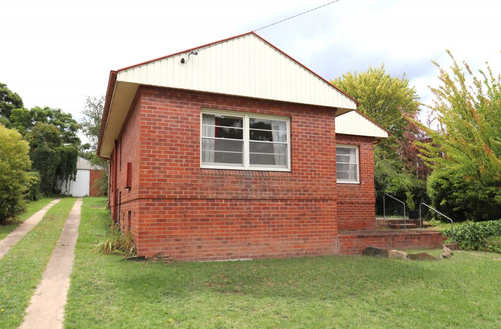 213 Stewart St, Bathurst, NSW 2795