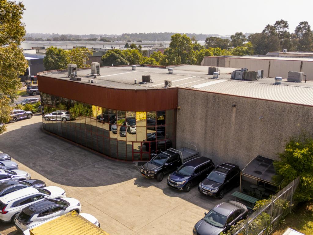 2 Blackmore Rd, Smeaton Grange, NSW 2567