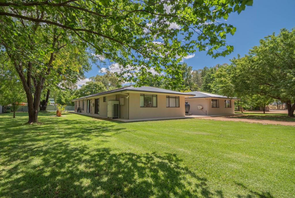 2 KELLY RD, PARKES, NSW 2870