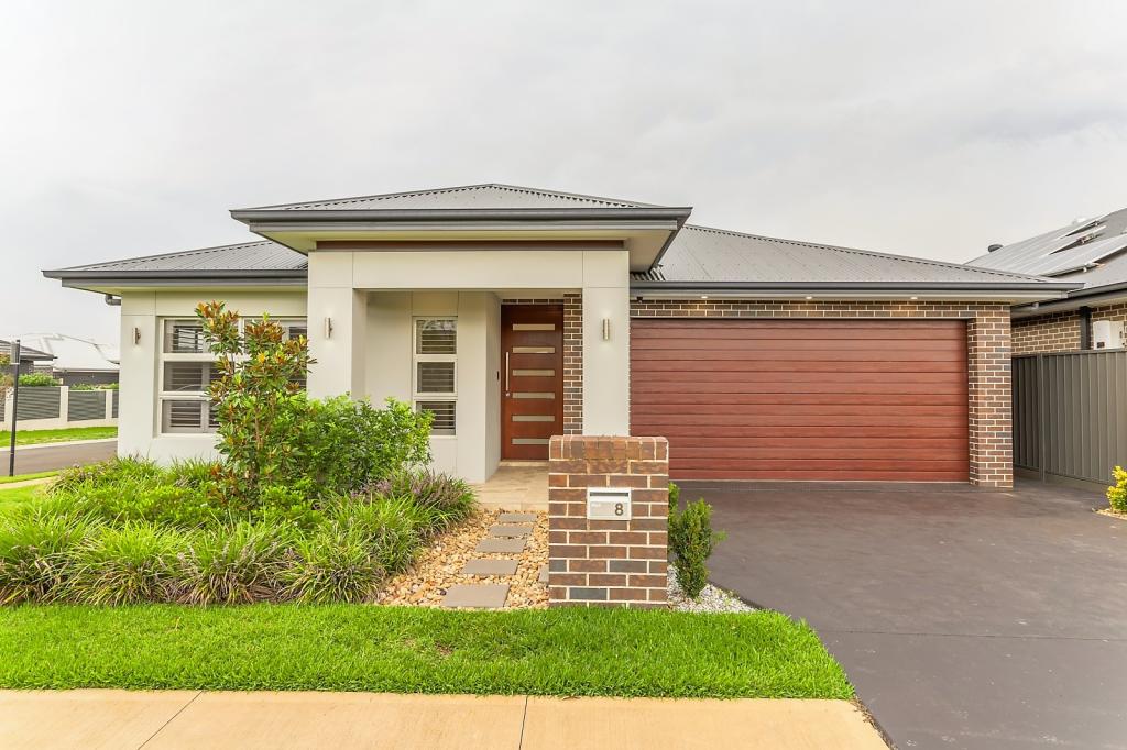 8 HOLLOWS DR, ORAN PARK, NSW 2570