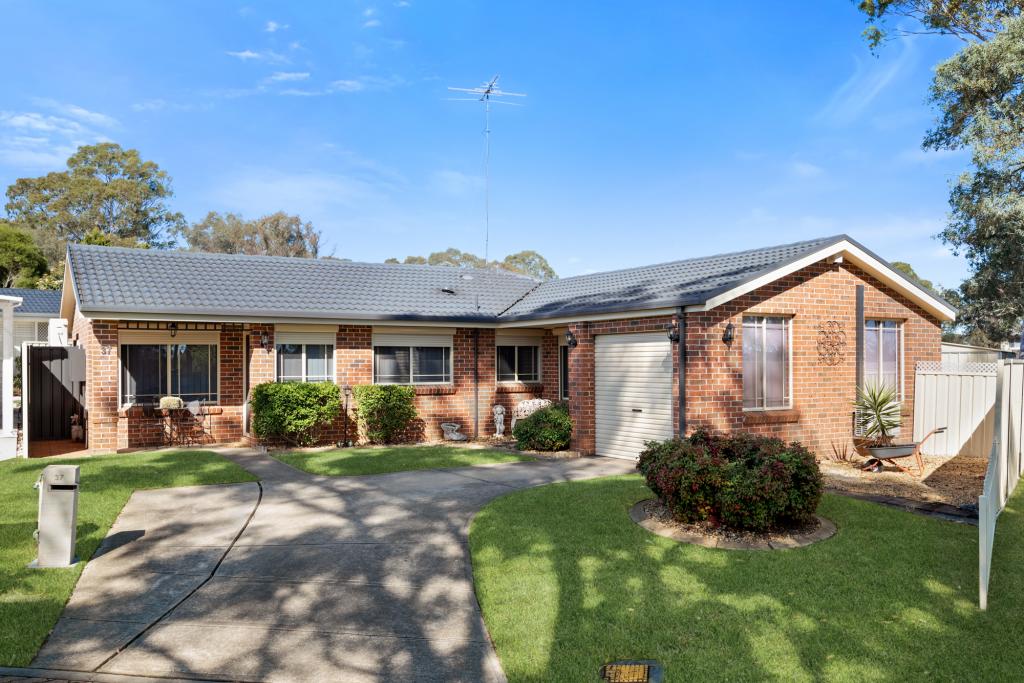 37 Davy Pl, St Helens Park, NSW 2560