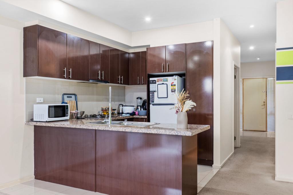 8/62 Andrew St, Melton South, VIC 3338