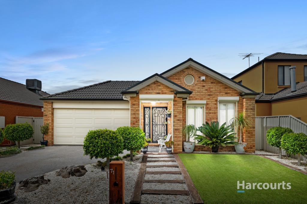 71 Edgbaston Pde, Caroline Springs, VIC 3023