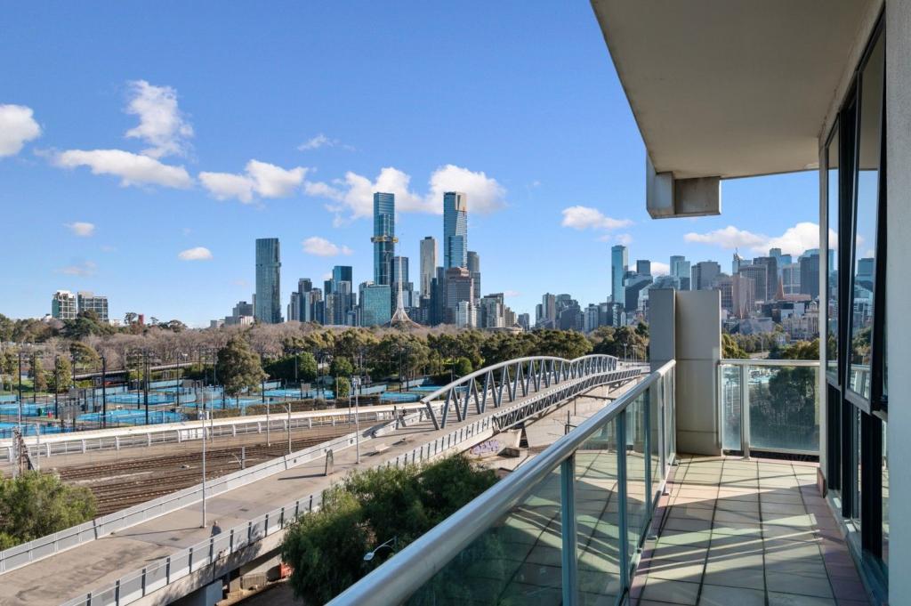 17/102 JOLIMONT RD, EAST MELBOURNE, VIC 3002