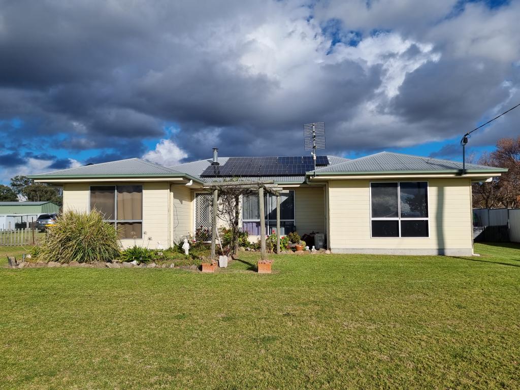 11 Margetts St, Wallangarra, QLD 4383