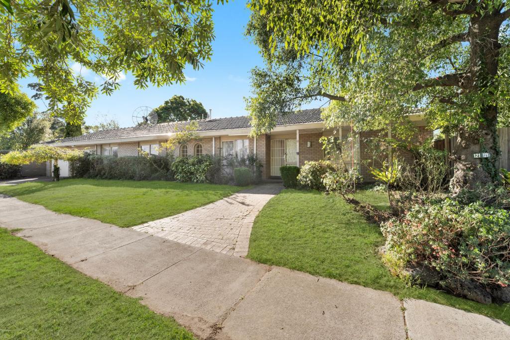 121 Lawrence Rd, Mount Waverley, VIC 3149