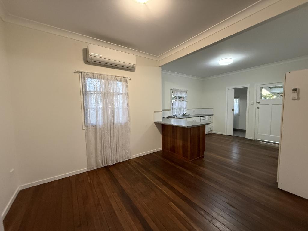 1 Buzza St, Walkervale, QLD 4670