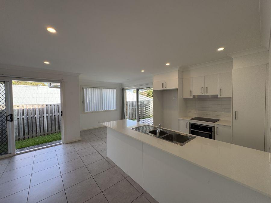 7 Logan Cres, Oxenford, QLD 4210