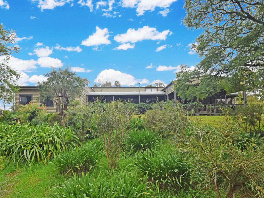 96 Burrows Rd, Burrangong, NSW 2594