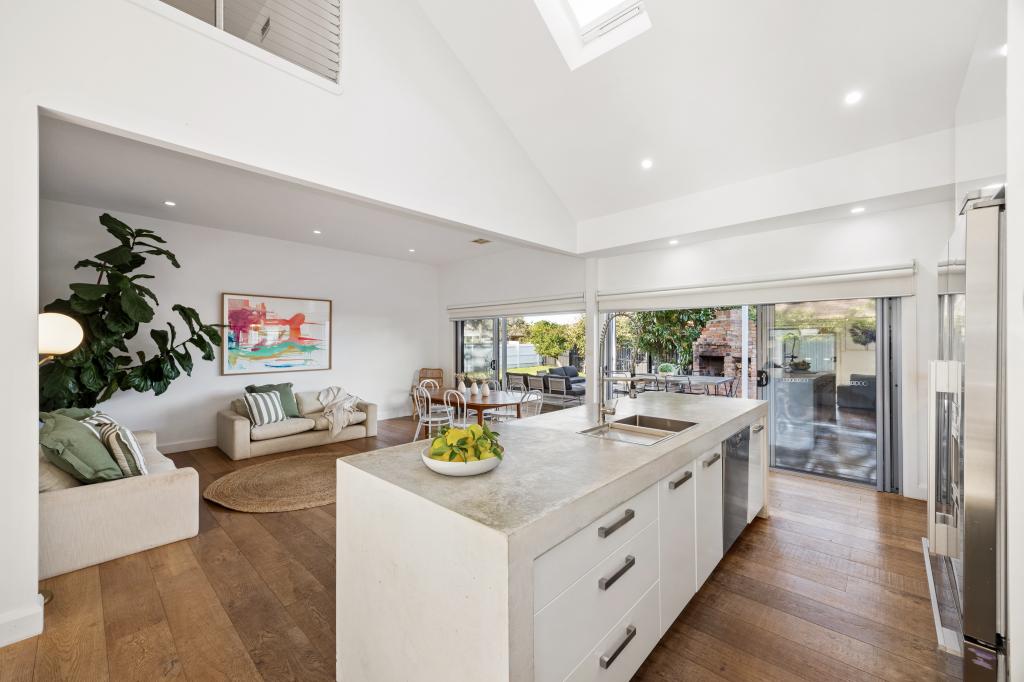 18 CUNNINGHAME ST, SALE, VIC 3850