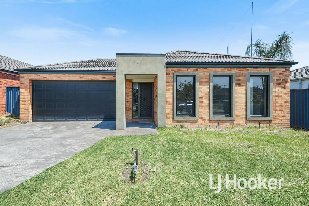 28 Scarlet Cres, Pakenham, VIC 3810