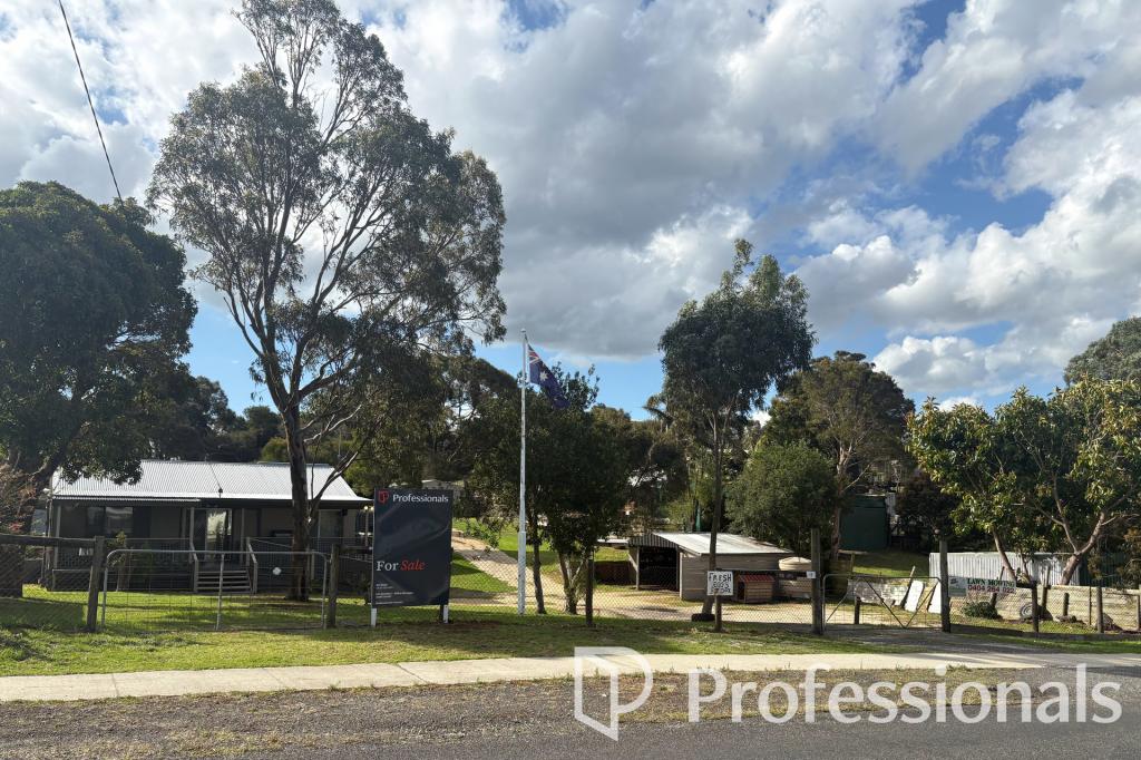 19 NATIONAL PARK RD, LOCH SPORT, VIC 3851