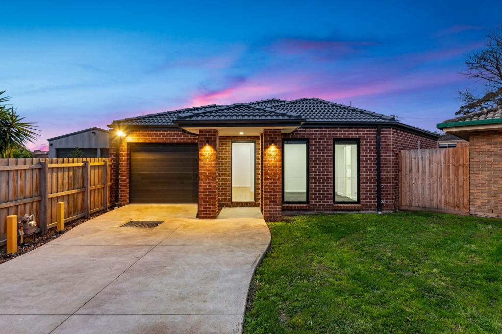 1/4 MALCOLM CT, PAKENHAM, VIC 3810