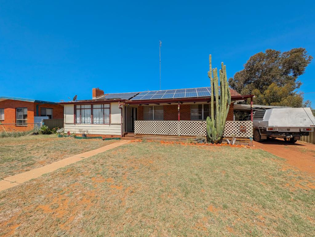 31 Dampier St, Wakool, NSW 2710