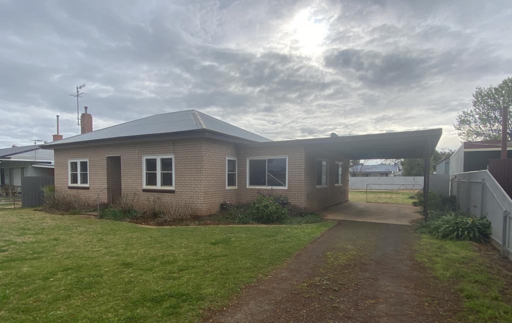 16 Goondooloo St, Griffith, NSW 2680