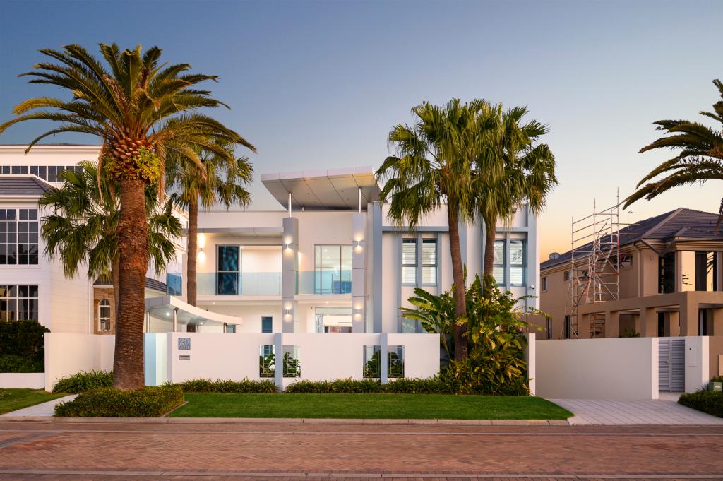 20 Knightsbridge Pde W, Paradise Point, QLD 4216