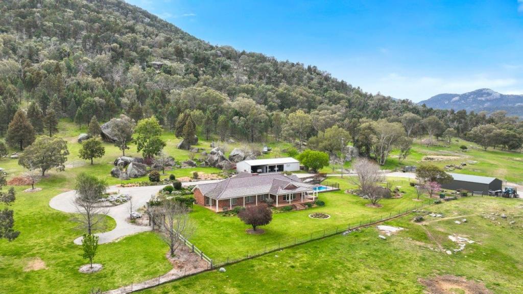 1519 UPPER MOORE CREEK RD, TAMWORTH, NSW 2340