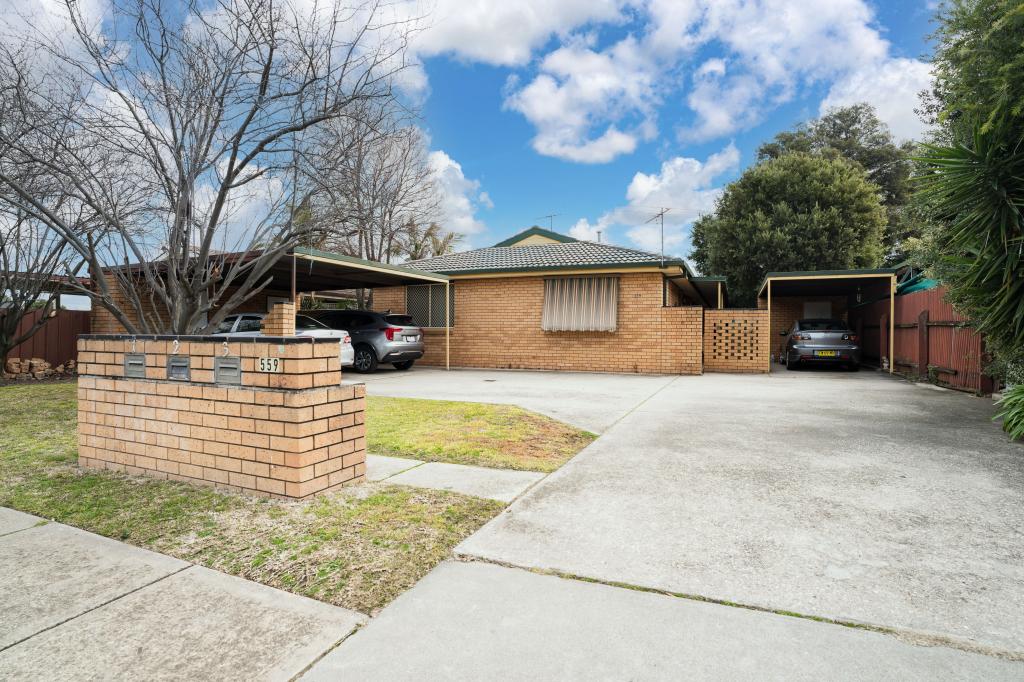 2/559 KEMP ST, LAVINGTON, NSW 2641