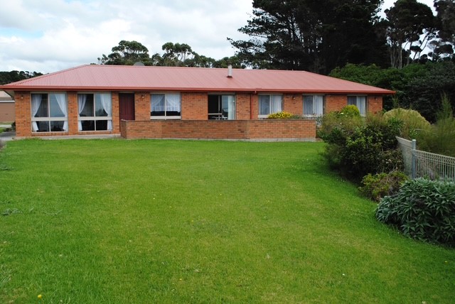 143 The Esplanade, Naracoopa, TAS 7256