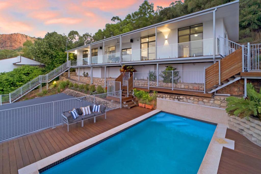 6 Yarrawonga Dr, Castle Hill, QLD 4810