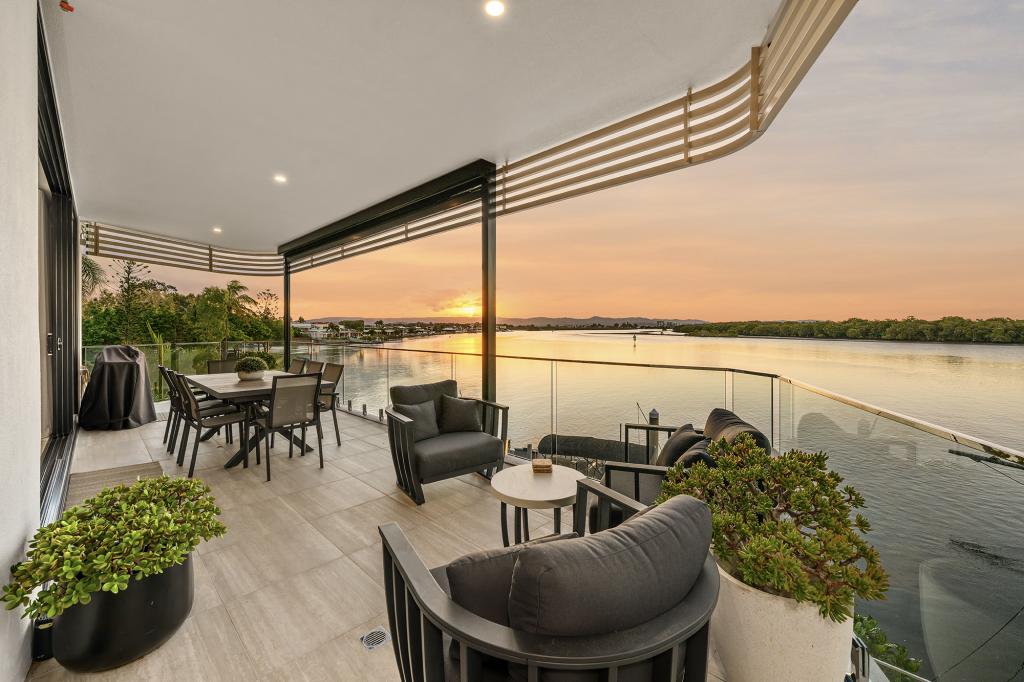 2/4 Paradise Pde, Paradise Point, QLD 4216