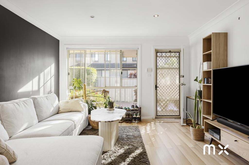 3/10 Mackie St, Coniston, NSW 2500