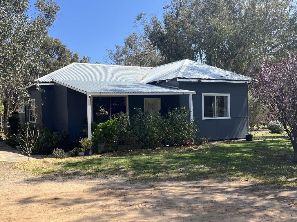 24 Decastilla Rd, Bakers Hill, WA 6562