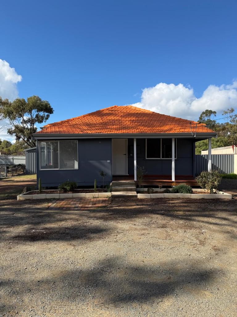 19 Collins St, Wickepin, WA 6370
