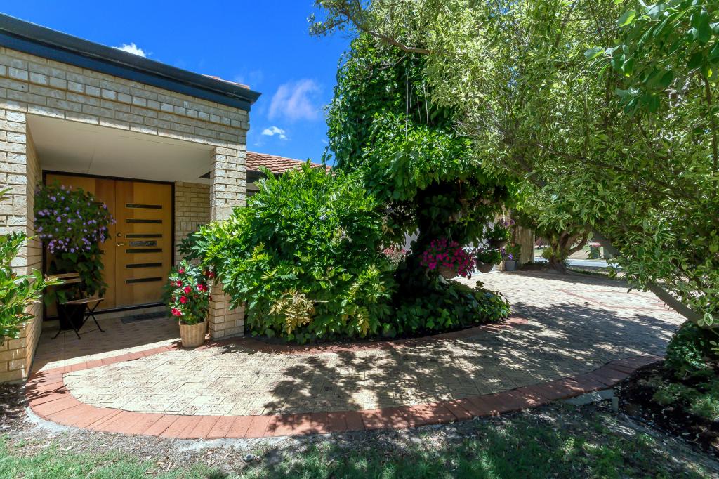 10 Pinewood Walk, Canning Vale, WA 6155