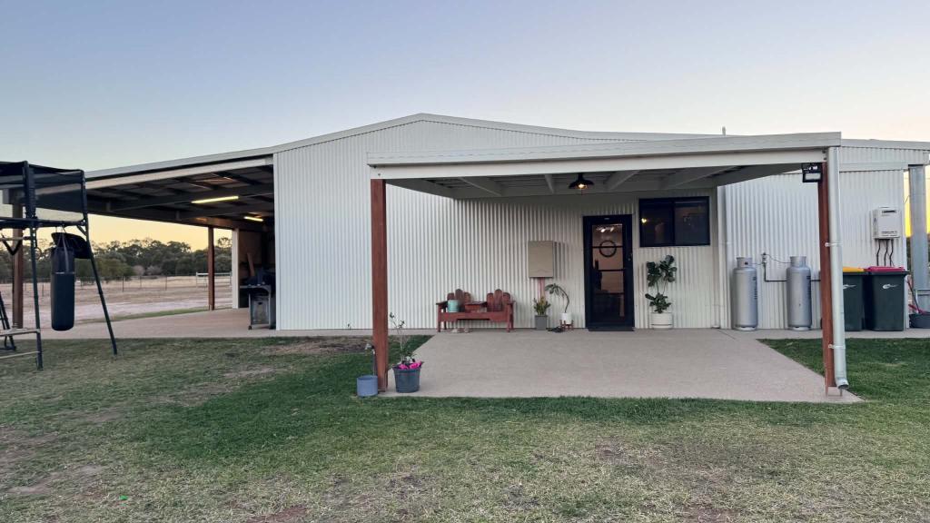 18 Anakie Sapphire Rd, Anakie Siding, QLD 4702