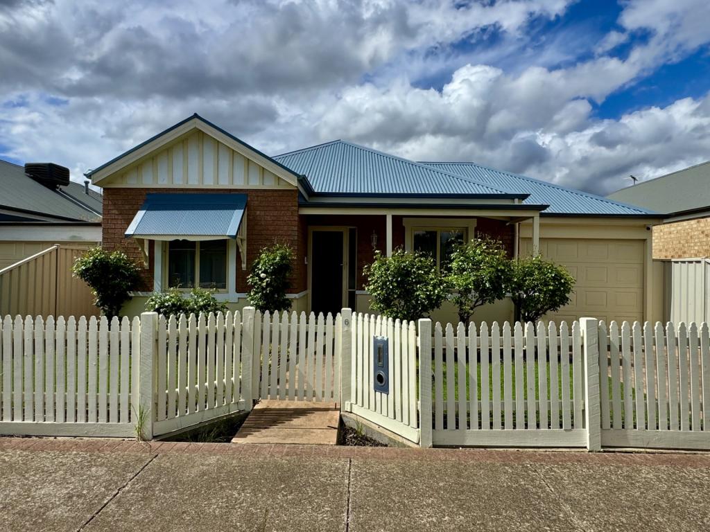 6 Lyme Park Cir, Caroline Springs, VIC 3023