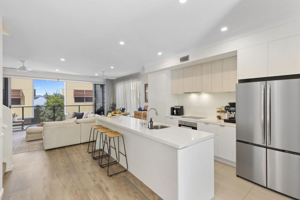 70/1 GRANDE AVE, CARRARA, QLD 4211