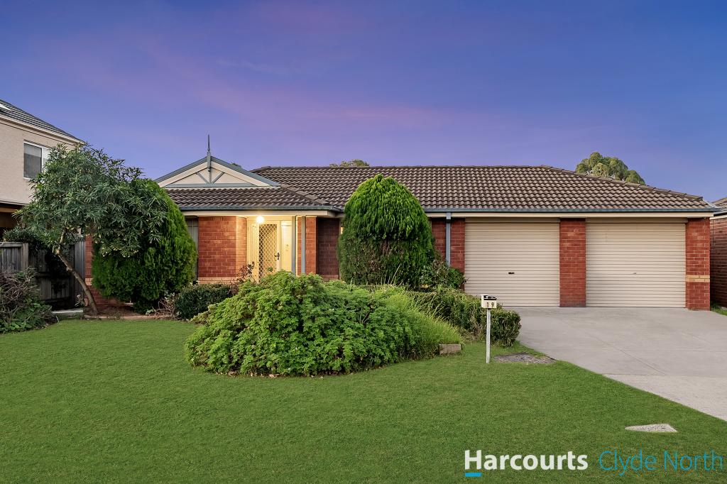 19 HARTLAND CCT, PAKENHAM, VIC 3810