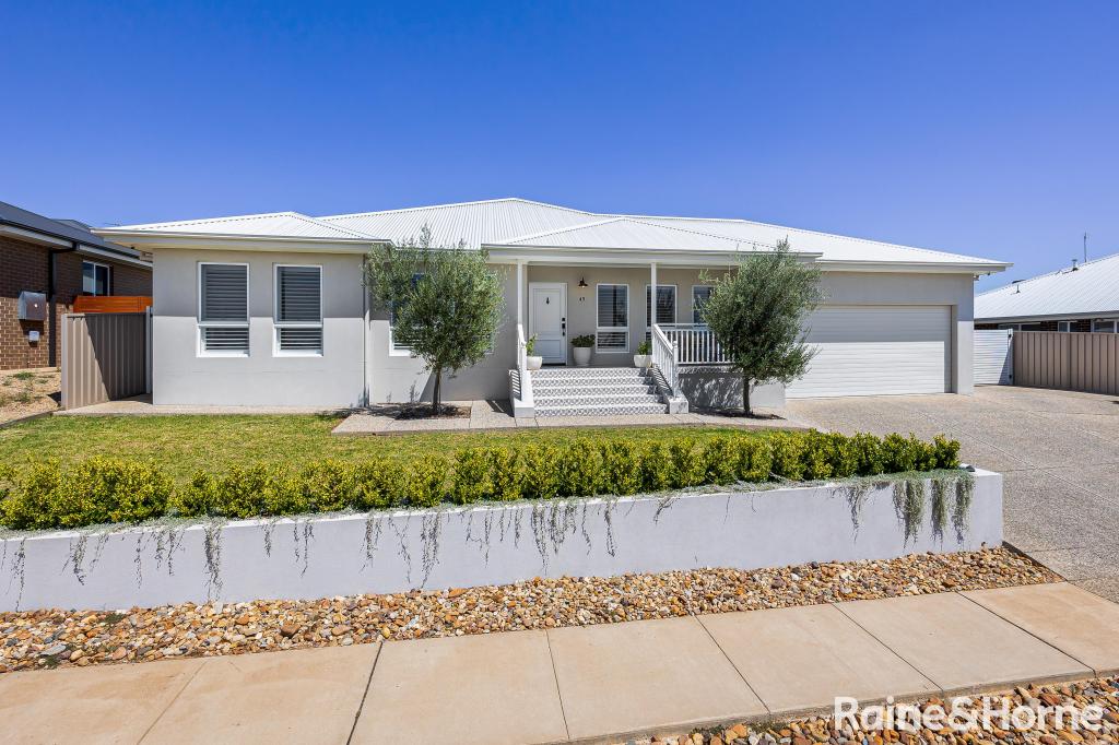 45 DEAKIN AVE, LLOYD, NSW 2650