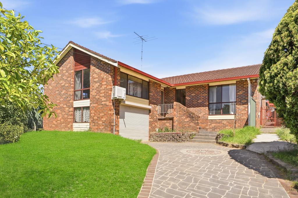8 DUBBO ST, QUAKERS HILL, NSW 2763
