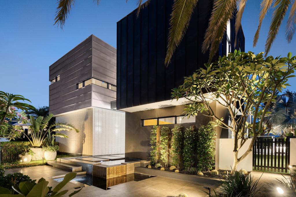 20 Bal Harbour, Broadbeach Waters, QLD 4218