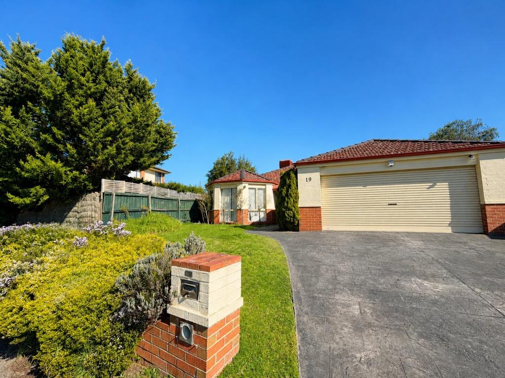 19 Harrington Dr, Narre Warren South, VIC 3805