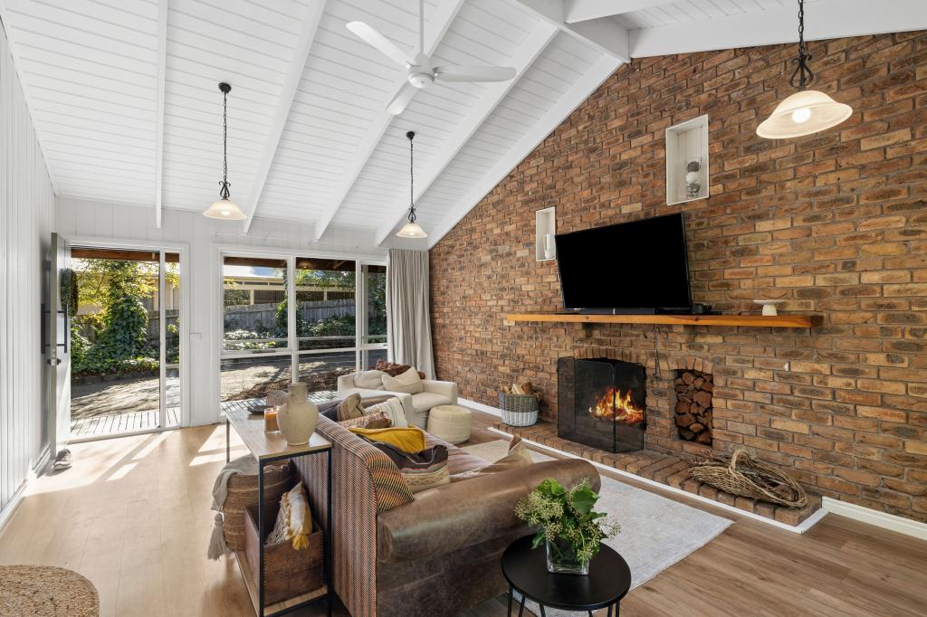 15 Morris Rd, Woodend, VIC 3442