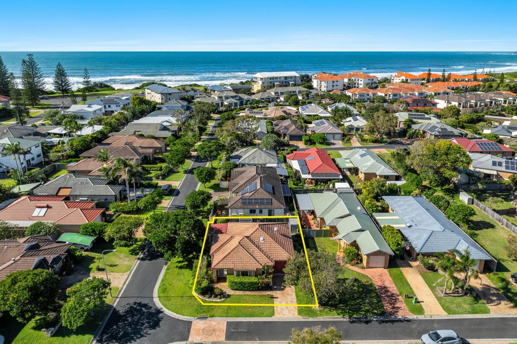 2 Blue Water Ct, Yamba, NSW 2464