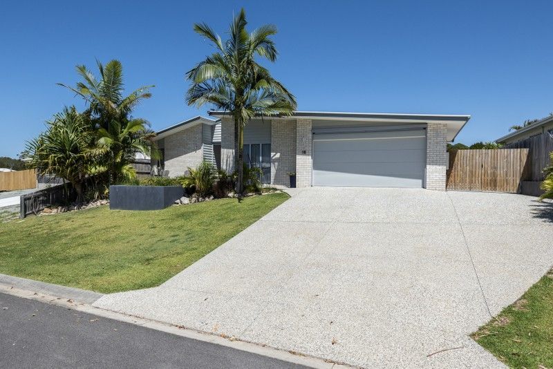 18 Lomandra Ave, Cooloola Cove, QLD 4580